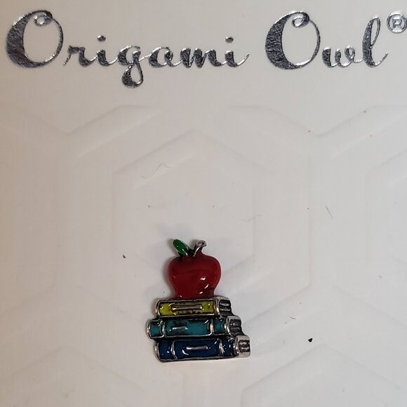 Origami Owl - Brand New Apple and Books Charm - Picture 1 of 2